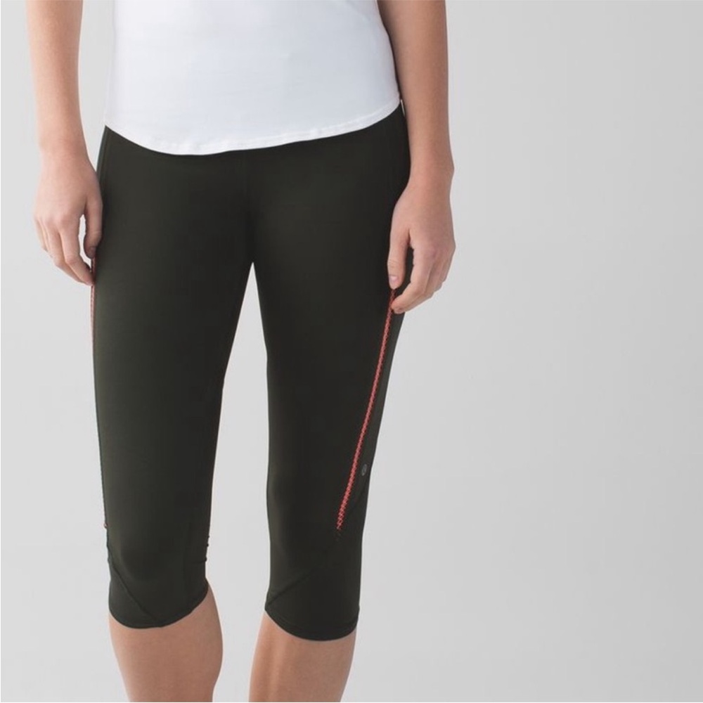 Lululemon Vent it Out Gator Olive Green Capri Luxtreme 17” Leggings Womens 4 ?